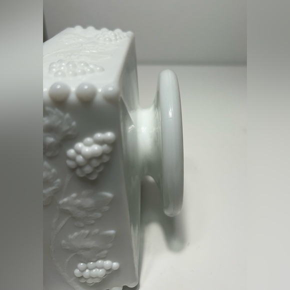 Westmoreland Della Robbia Pattern Milk Glass Compote Grape Vine Relief
#0305241 - Picture 14 of 16